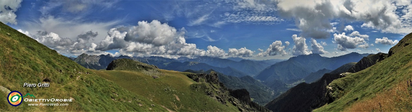 80 Risaliamo su sentiero  verso i pascoli alti della cima del Mincucco.jpg